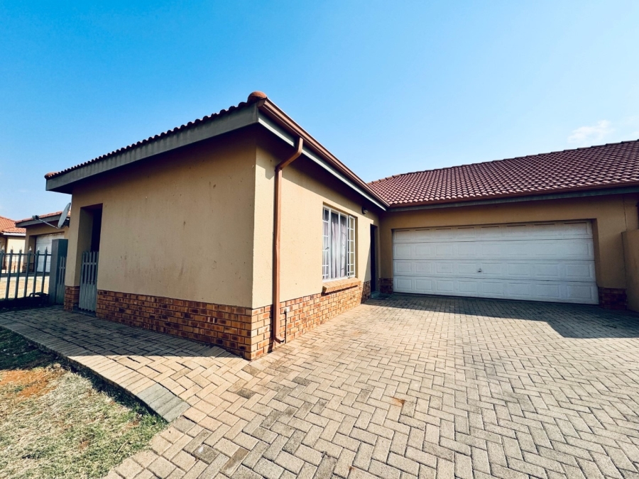 3 Bedroom Property for Sale in Waterval East North West